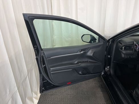 Used 2023 Toyota Camry SE w/ Cold Weather Package image 19