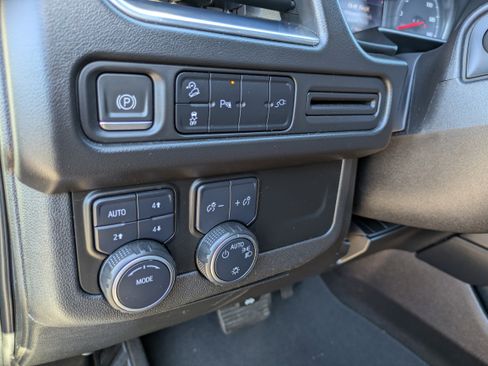 Used 2021 Chevrolet Tahoe Z71 image 23