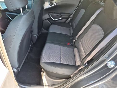 Used 2023 Kia Soul S FWD image 19