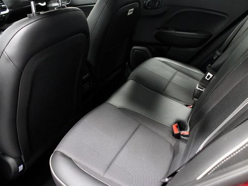 Certified 2025 Hyundai Venue Limited FWD image 22