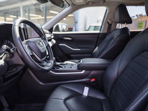 Used 2023 Toyota Highlander XLE FWD image 20