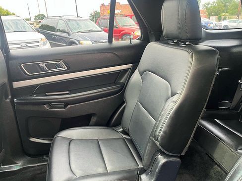 Used 2017 Ford Explorer XLT w/ Equipment Group 202A AWD/4WD image 19