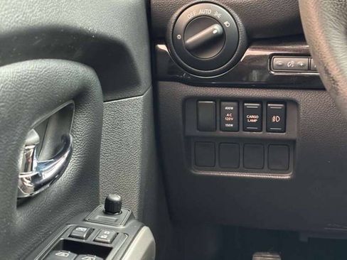 Used 2019 Nissan Titan SV w/ SV Convenience Package AWD/4WD image 24