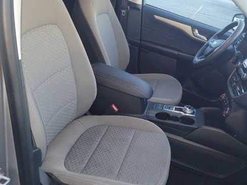 Used 2021 Ford Escape SE image 12