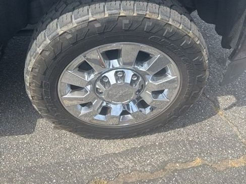 Used 2018 GMC Sierra 2500 Denali w/ Duramax Plus Package AWD/4WD image 19