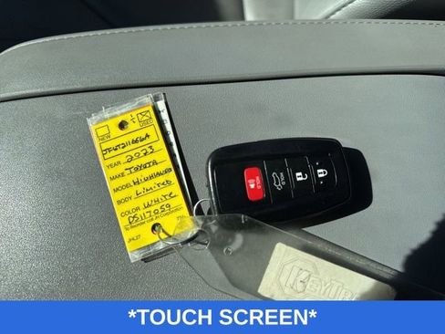 Used 2023 Toyota Highlander Limited image 8