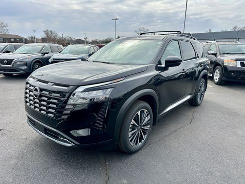 New 2026 Nissan Pathfinder Platinum image 9