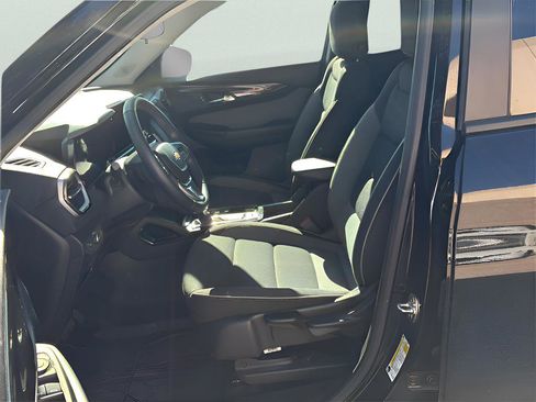 Used 2025 Chevrolet TrailBlazer LT w/ LT Cold Weather Package image 18