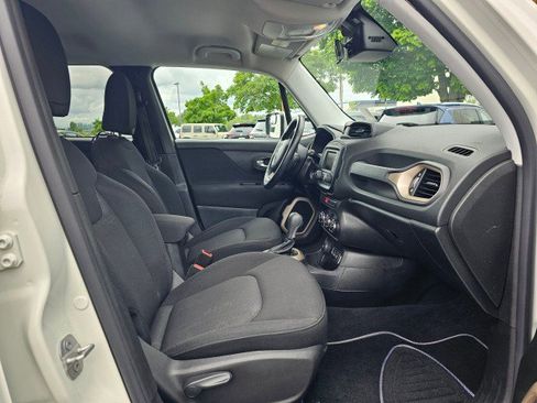 Used 2015 Jeep Renegade Latitude AWD/4WD image 10