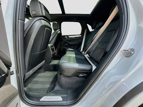 Certified 2023 Porsche Cayenne Platinum Edition AWD/4WD image 24