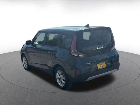 Used 2025 Kia Soul LX w/ LX Technology Package FWD image 11