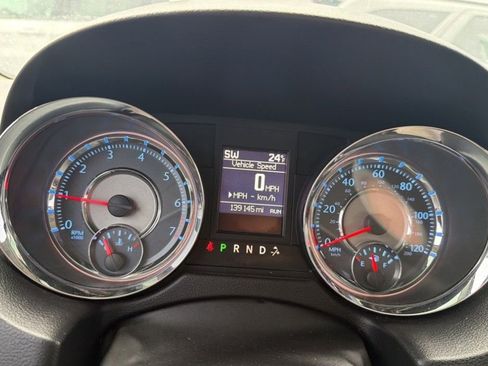 Used 2013 Chrysler Town & Country Touring image 5