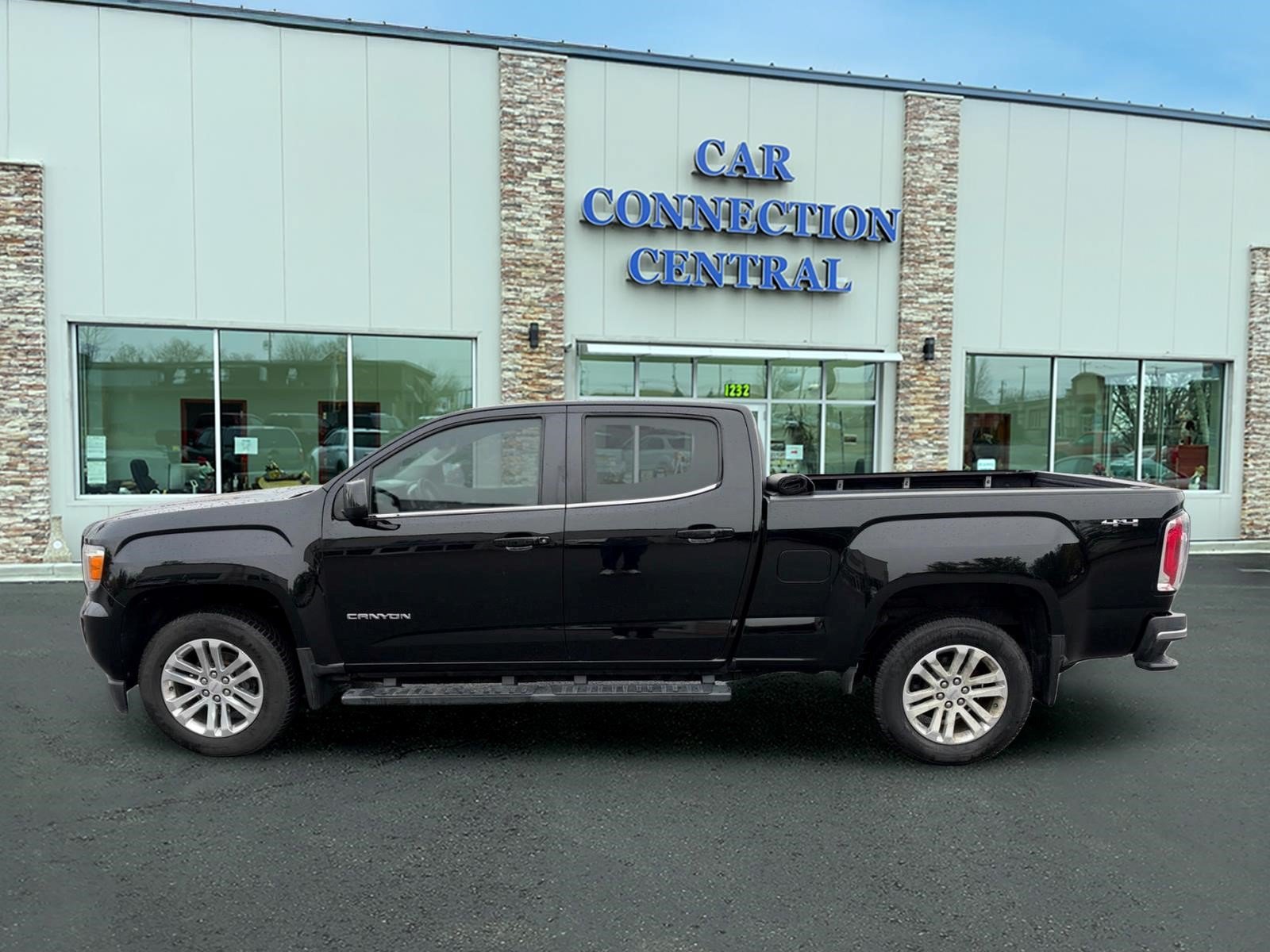 Used 2016 GMC Canyon SLE w/ Nightfall Edition AWD/4WD image 2