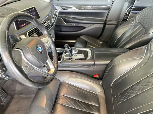 Used 2020 BMW 740i w/ Premium Package RWD image 3