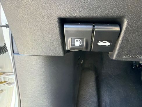 Used 2025 Nissan Versa SV w/ Trunk Package FWD image 23