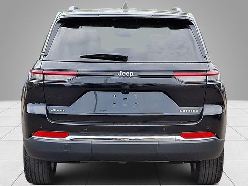 Used 2023 Jeep Grand Cherokee Limited AWD/4WD image 6