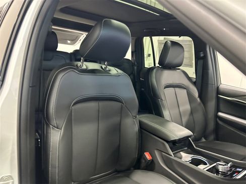 New 2025 Jeep Grand Cherokee Limited w/ Luxury Tech Group II image 35