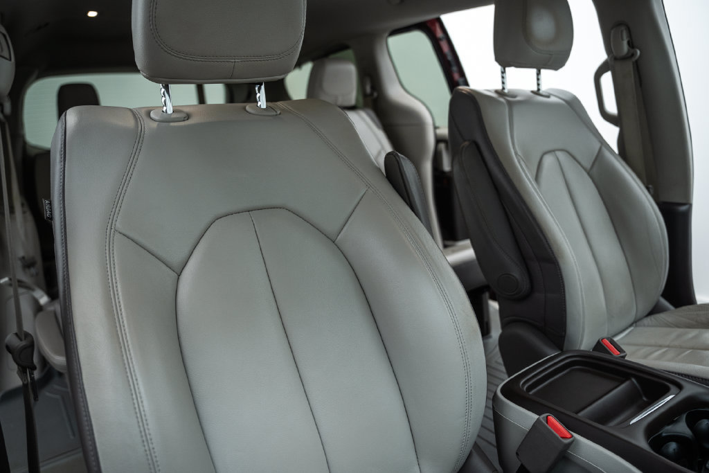Used 2017 Chrysler Pacifica Touring-L FWD image 35