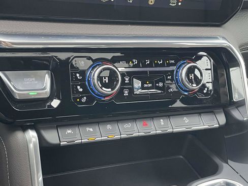 Used 2025 GMC Sierra 1500 Denali image 12