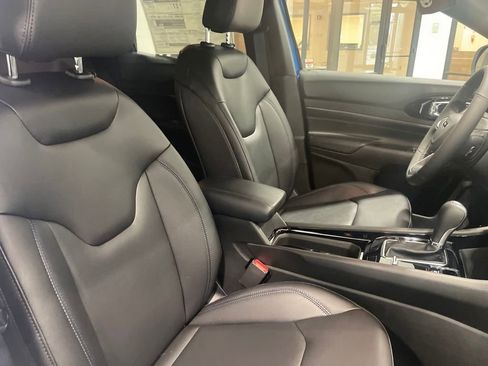 Used 2025 Jeep Compass Limited w/ Sun & Sound Group image 13