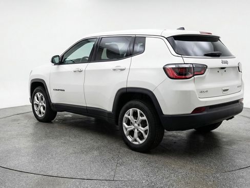 Used 2025 Jeep Compass Latitude image 6