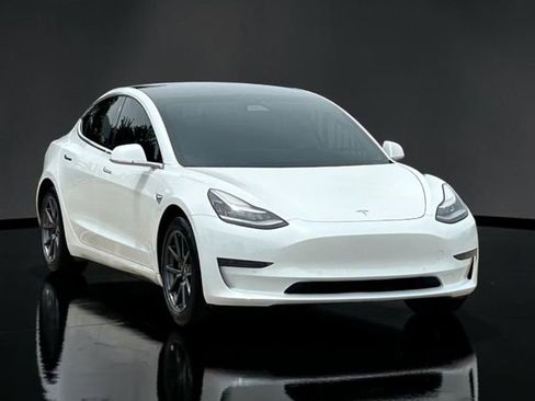 Used 2020 Tesla Model 3 Standard Range RWD image 1