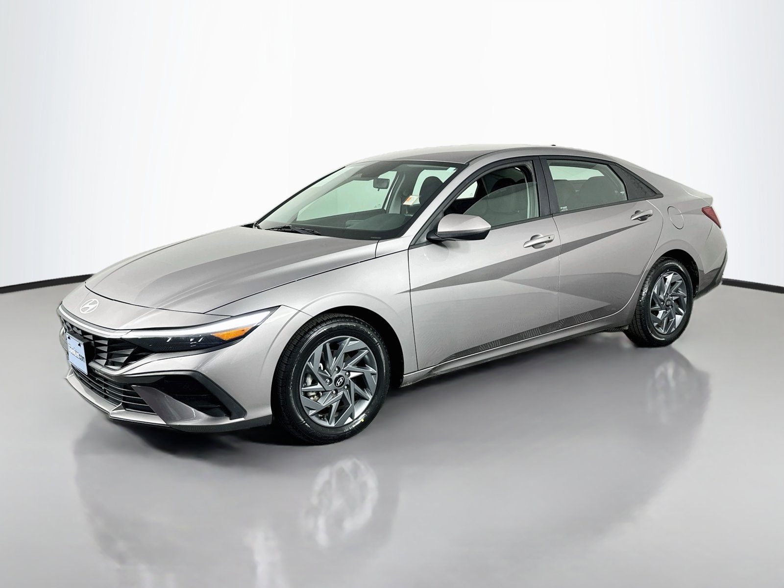 Used 2024 Hyundai Elantra SEL FWD image 4