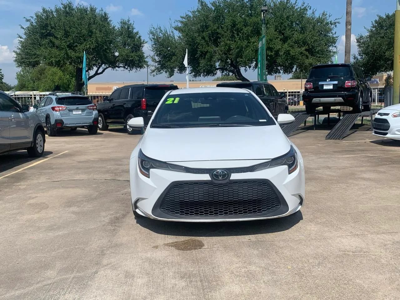 Used 2021 Toyota Corolla SE FWD image 2