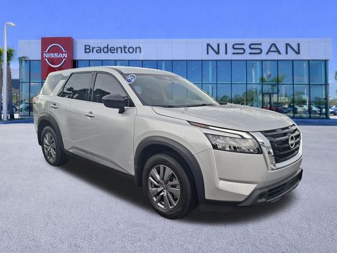 Certified 2025 Nissan Pathfinder S AWD/4WD image 3