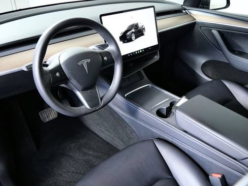 Used 2023 Tesla Model Y Long Range AWD/4WD image 3