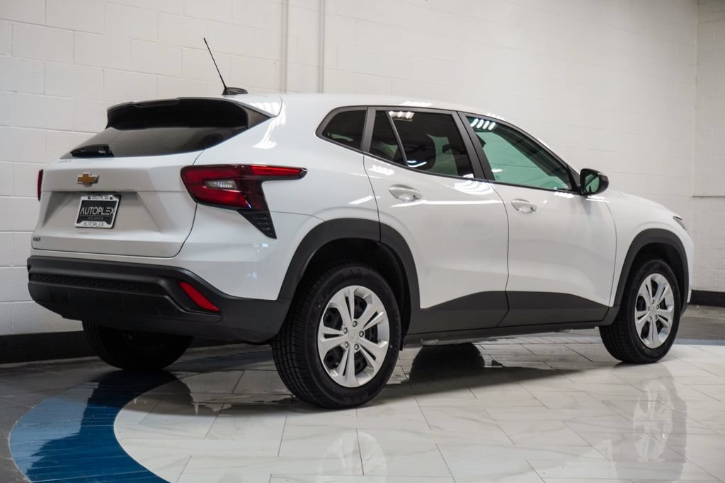 Used 2025 Chevrolet Trax LS FWD image 31