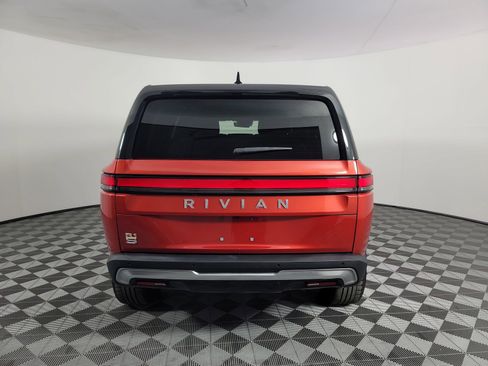 Used 2024 Rivian R1S Adventure image 4
