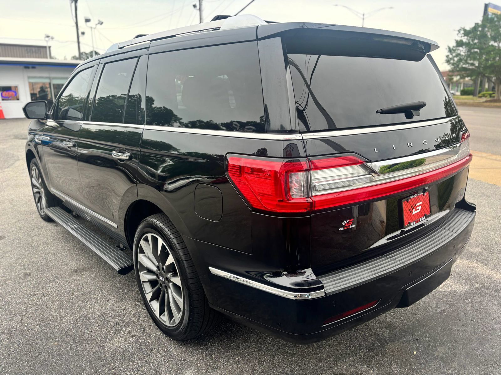 Used 2018 Lincoln Navigator Select w/ Technology Package AWD/4WD image 5
