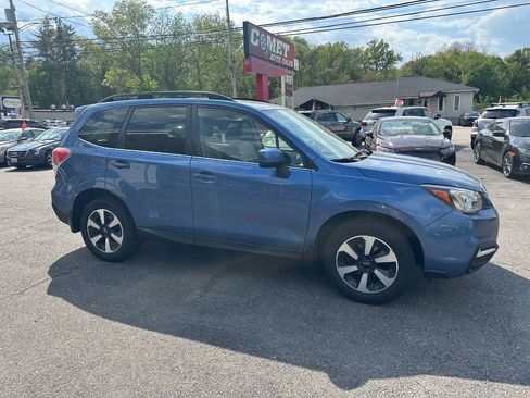 Used 2017 Subaru Forester 2.5i Limited AWD/4WD image 2