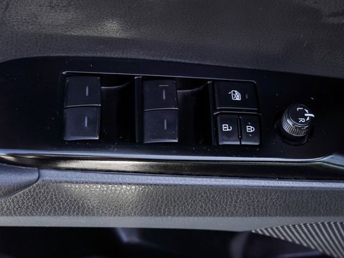 Used 2025 Toyota Camry SE FWD image 19
