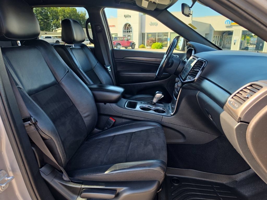 Used 2021 Jeep Grand Cherokee Laredo X AWD/4WD image 12