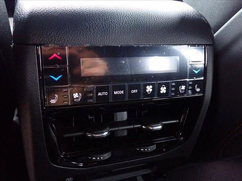 New 2025 Jeep Grand Cherokee Summit image 12