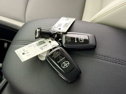 Used 2025 Toyota RAV4 XLE Premium w/ Weather Package AWD/4WD image 17