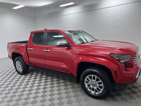 Used 2025 Toyota Tacoma Limited image 4