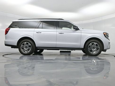 Used 2025 Ford Expedition Max Active AWD/4WD image 54