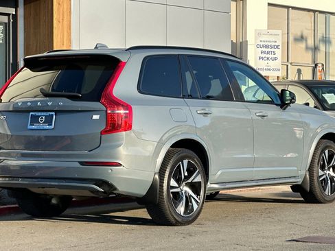 Used 2022 Volvo XC90 T8 R-Design image 2