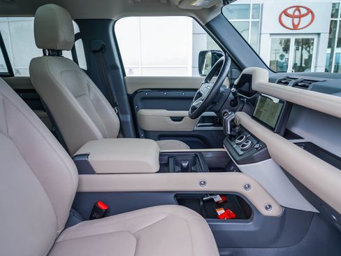 Used 2024 Land Rover Defender 110 S image 18