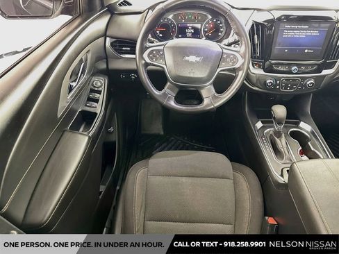 Used 2021 Chevrolet Traverse LT FWD image 21