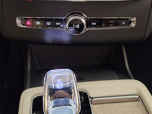 New 2026 Volvo XC90 B6 Ultra w/ Protection Package image 18