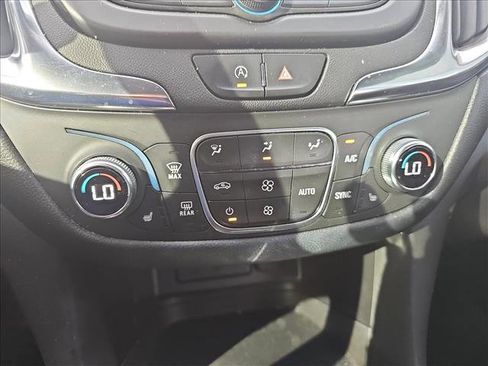 Used 2022 Chevrolet Equinox LT image 18