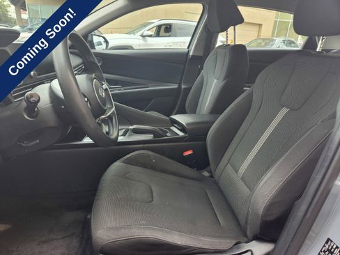 Used 2021 Hyundai Elantra SE FWD image 17