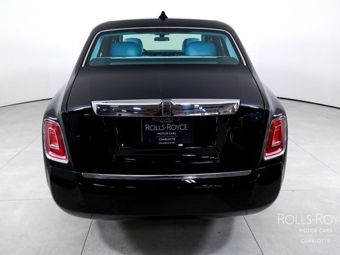 New 2027 Rolls-Royce Phantom Sedan RWD image 9