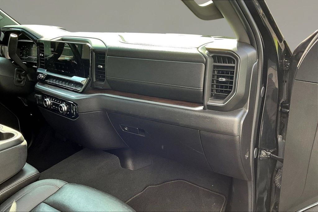Used 2025 GMC Sierra 1500 SLT AWD/4WD image 24
