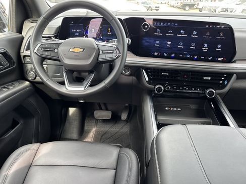 Used 2025 Chevrolet Suburban LT AWD/4WD image 19
