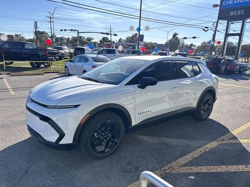 Used 2026 Chevrolet Equinox EV LT image 3